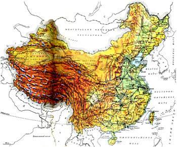 Положение китая относительно крупных форм рельефа?