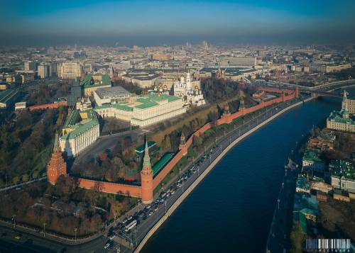 Подскажите как выглядит Московский Кремль с высоты?