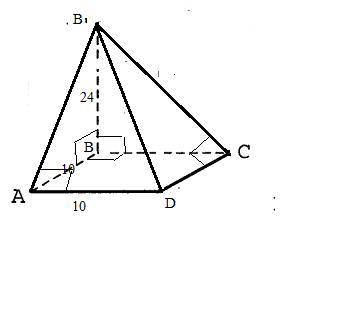Основанием пирамиды является квадрат со стороной 10 см. Одно боковое ребро перпендикулярно плоскости