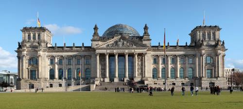 In welchem Gebäude befindet sich das deutsche Parlament?​