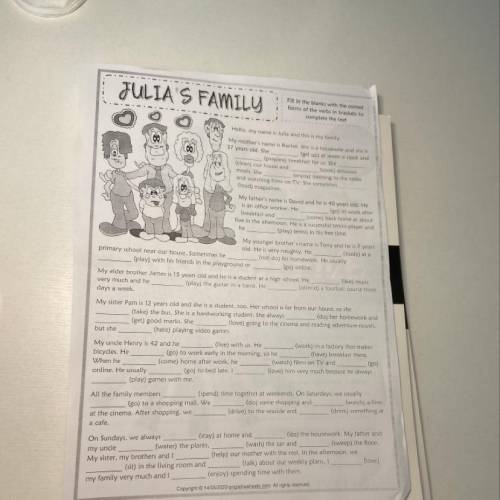 JULIA S FAMILY Fill in the blanks with the correct forms of the verbs in brackets to complete the te