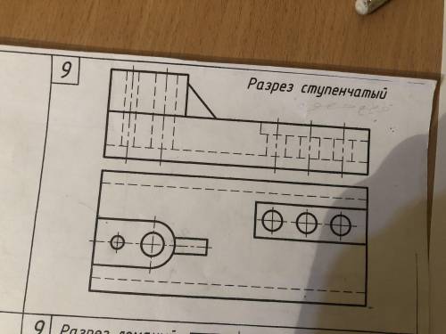 выполнить ступенчатый разрез на главном виде (верхний рисунок )