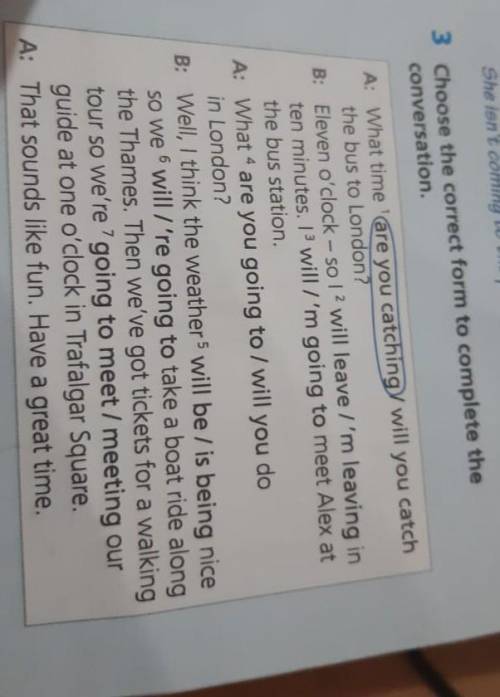 3 Choose the correct form to complete the conversation.A: What time 'are you catching will you catch
