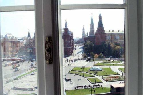 Задание 2. Beschreiben Sie diese Aussicht aus dem Fenster. Необходимо описать вид из окна, используя