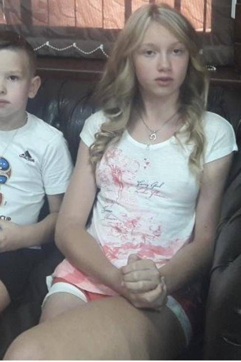 Девочка изменилась внешне с 1 фото на 2 фото? Она худая для 12 лет(на 2 фото)?