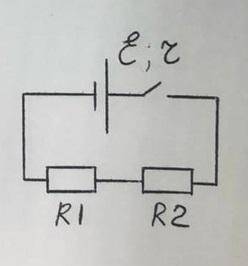 Два резистора сопротивлением R1 = 3,5 Ом и R2 = 4,5 Ом подключены к источнику тока с ЭДС = 24 В так,