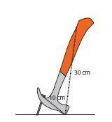 за ! b) Для того, чтобы вытащить гвоздь, Андрис на рукоятку молотка подействовал силой равной F1 = 3