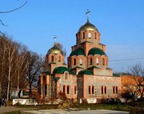 описати церкву на фотоназва первоверховних апостолів петра і павла смт.Літин